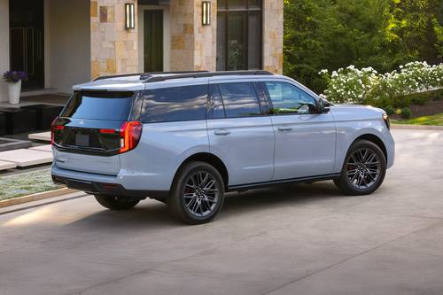 2025 Ford Expedition Platinum 4dr SUV Exterior. Stealth Appearance Package Shown.