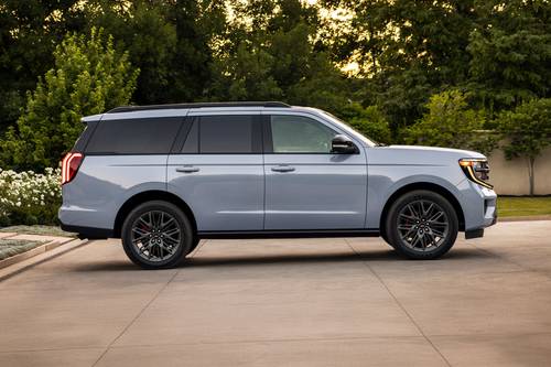 2025 Ford Expedition Platinum 4dr SUV Profile. Stealth Appearance Package Shown.