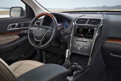 Used 2017 Ford Explorer Pictures 213 Photos Edmunds 2017 Ford Explorer Platinum 4dr Suv Interior
