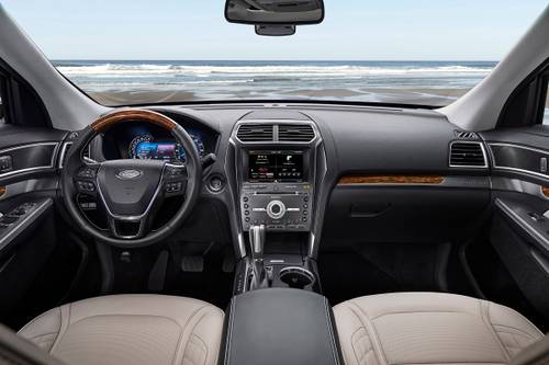 Ford Explorer Platinum 4dr SUV Dashboard
