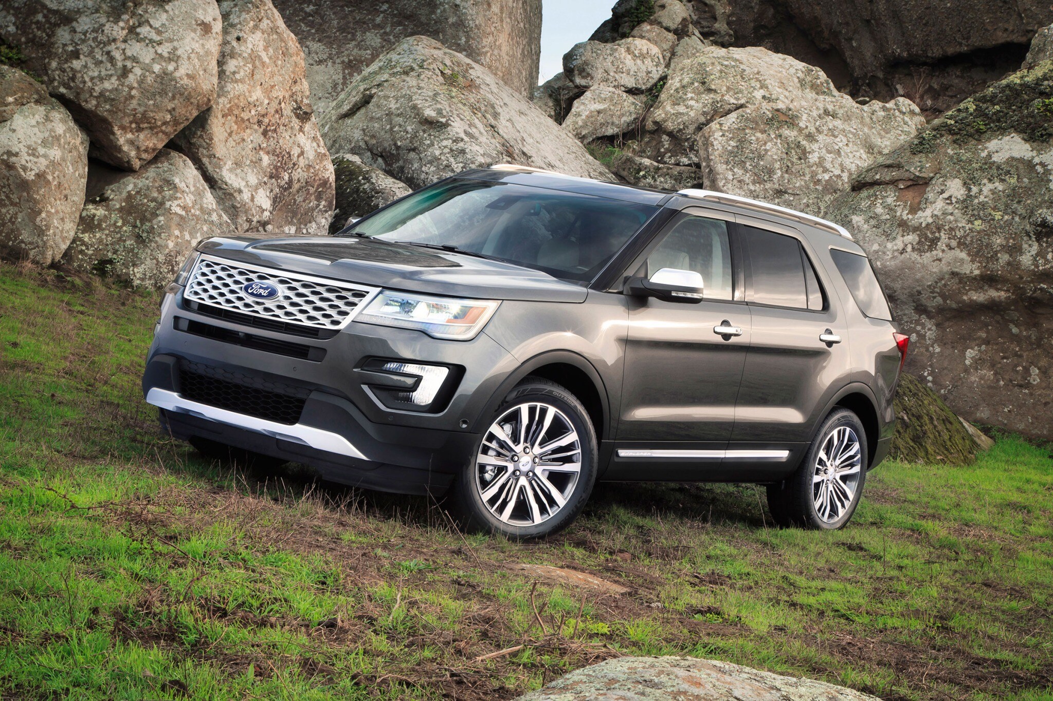 2018 ford explorer 4dr suv platinum fq oem 1 2048
