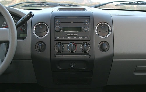2004 Ford F-150 4dr SuperCrew XLT Center Console