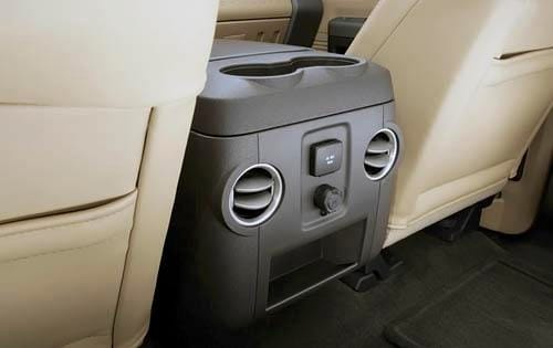 2011 Ford F-250 Super Duty Extended Cab Rear Vent Detail