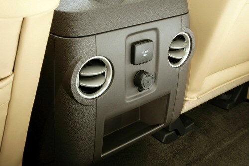 2013 Ford F-250 Super Duty Lariat Crew Cab Pickup Rear Vent Detail