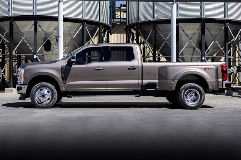 2025 Ford F-350 Super Duty Lariat Crew Cab Pickup Profile Shown