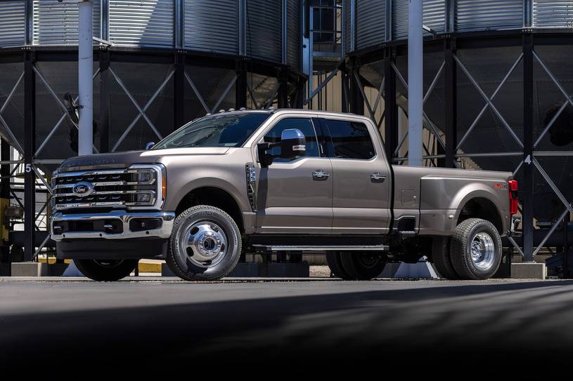 2027 Ford F-350 Super Duty Lariat Crew Cab Pickup Exterior Shown