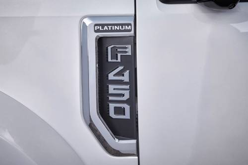 Ford F-450 Super Duty Platinum Crew Cab Pickup Front Badge