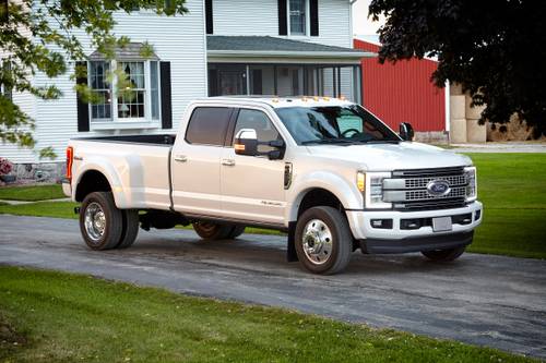 Ford F-450 Super Duty Platinum Crew Cab Pickup Exterior Shown