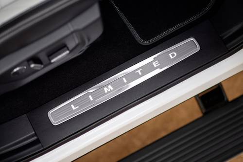 Ford F-450 Super Duty Limited Crew Cab Pickup Interior Detail