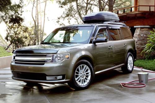 Ford Flex SEL Wagon Lifestyle Exterior. Options Shown.