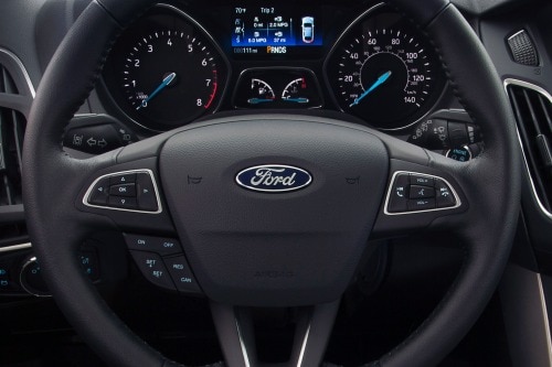 2016 Ford Focus SE Sedan Steering Wheel Detail