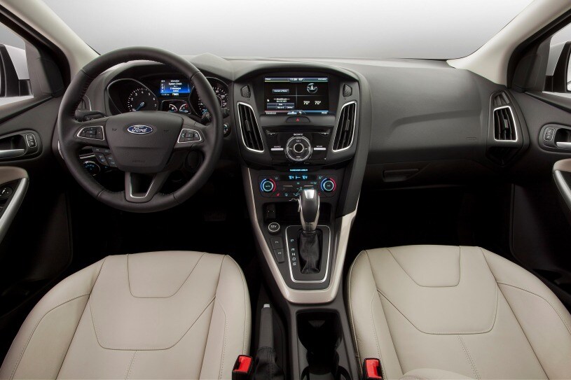 2016 Ford Focus Pictures 42 Photos Edmunds
