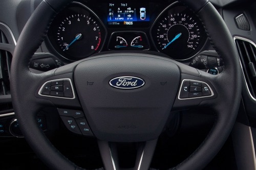 Ford Focus SE Sedan Steering Wheel Detail