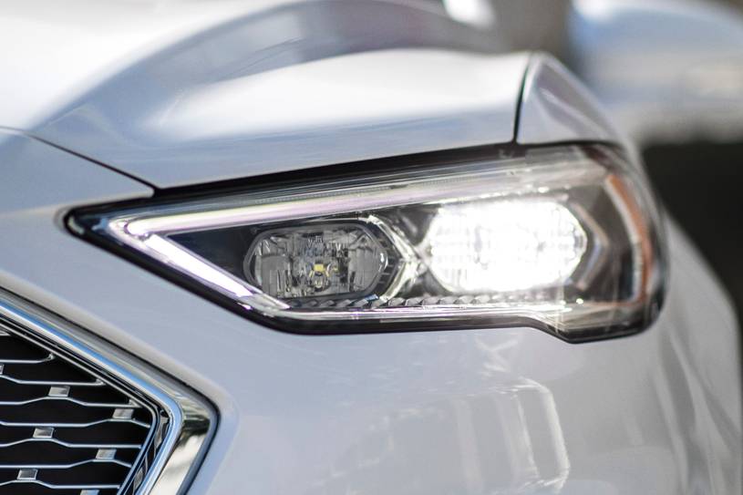 2020 Ford Fusion Plug-In Hybrid Pictures - 6 Photos | Edmunds