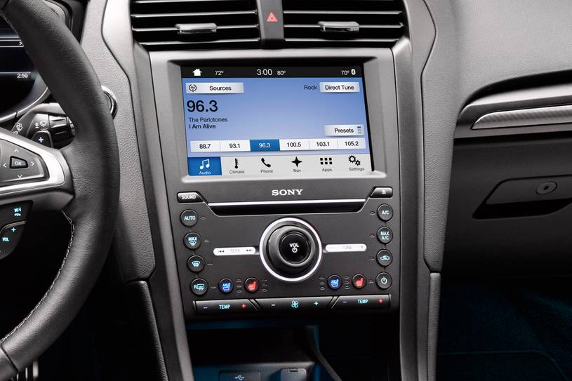 2017 Ford Fusion Pictures - 121 Photos | Edmunds