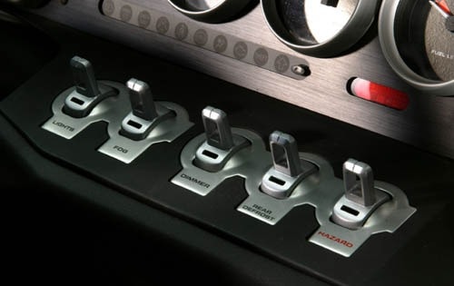 2005 Ford GT Dashboard-Mounted Controls
