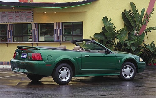 2000 Ford Mustang 2 Dr GT Convertible