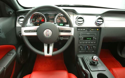 2005 Ford Mustang GT Dashboard