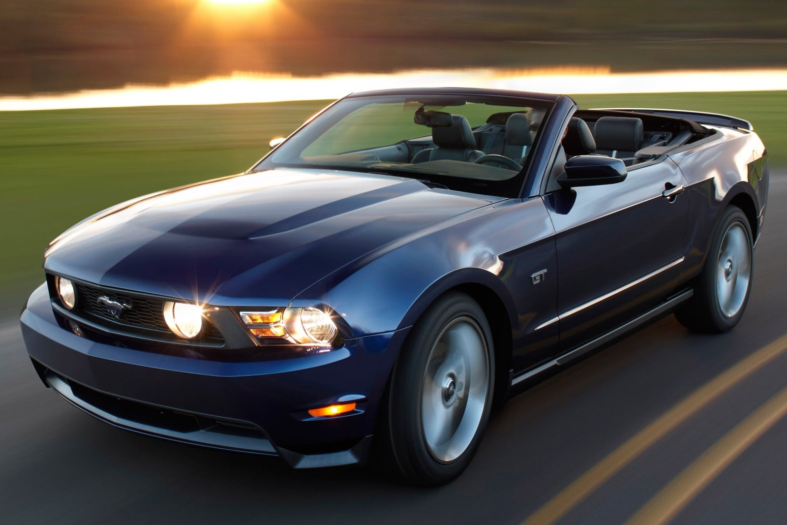 2010 Ford Mustang Review & Ratings | Edmunds