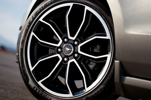 2013 Ford Mustang GT Premium Convertible Wheel