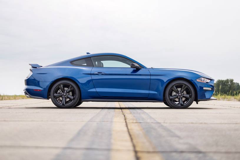 Mustang 2021 синий