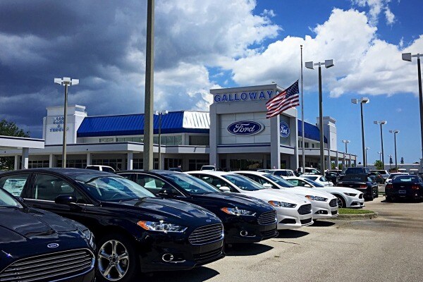 Sam Galloway Ford Lincoln Tackles Hunger by Hosting Food Drive