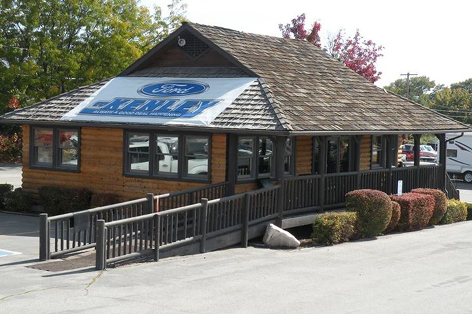 Ed Kenley Ford Corrals Car Shoppers With Unique Setting Edmunds