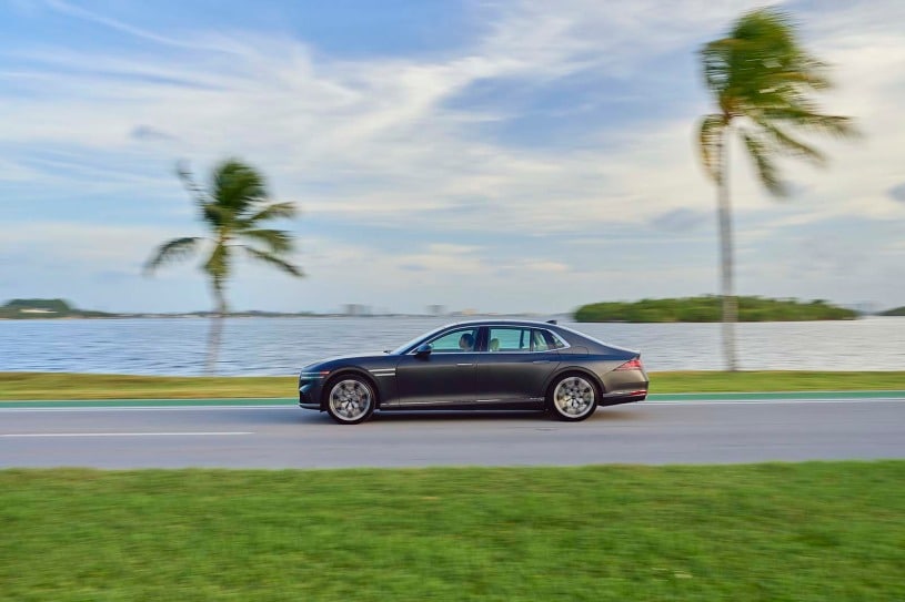 2023 Genesis G90