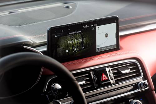 2022 Genesis G70 3.3T Sedan Center Console