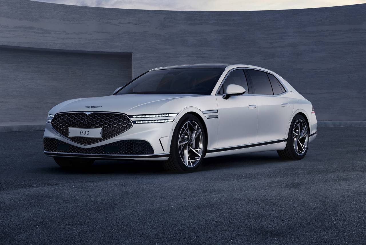 2024 Genesis G90 ESc Daria Emelita