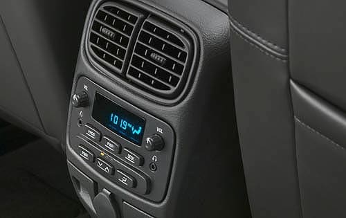 2007 GMC Envoy Denali Rear Center Console Detail