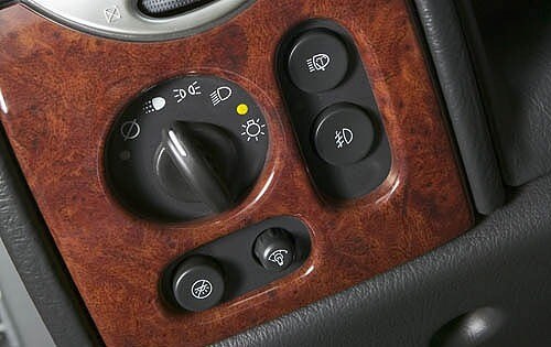 2007 GMC Envoy Denali Lamp Control Panel Detail