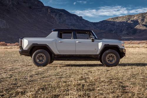 2024 GMC HUMMER EV 3X Crew Cab Pickup Profile. Options Shown.