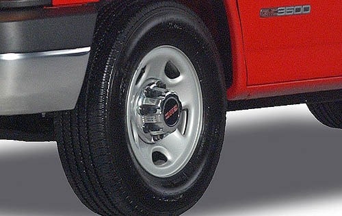 2006 GMC Savana 3500 Wheel Detail