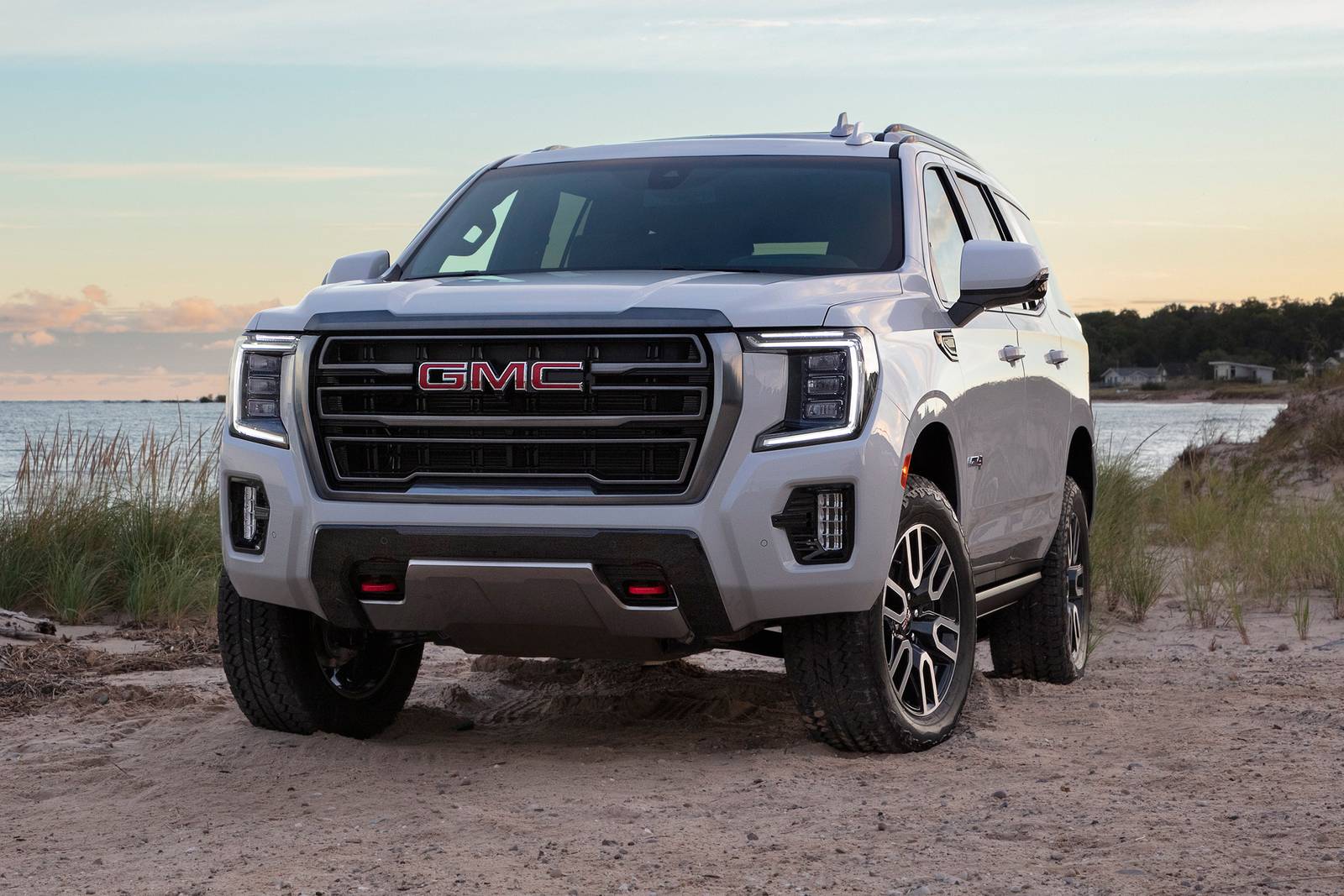 What Are Reviewers Saying About the 2024 GMC Yukon Denali Ultimate?