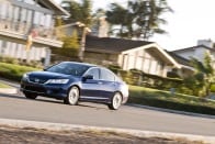 2014 Honda Accord Hybrid vs. 2013 Volkswagen Passat TDI