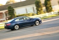 2014 Honda Accord Hybrid vs. 2013 Volkswagen Passat TDI