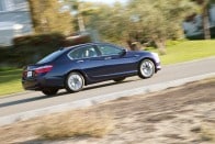 2014 Honda Accord Hybrid vs. 2013 Volkswagen Passat TDI