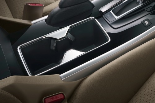 2017 Honda Accord Hybrid Touring Sedan Cupholders