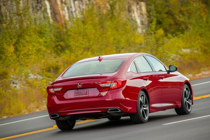 Best Midsize Sedans Top Rated Midsize Cars For 2020 Edmunds