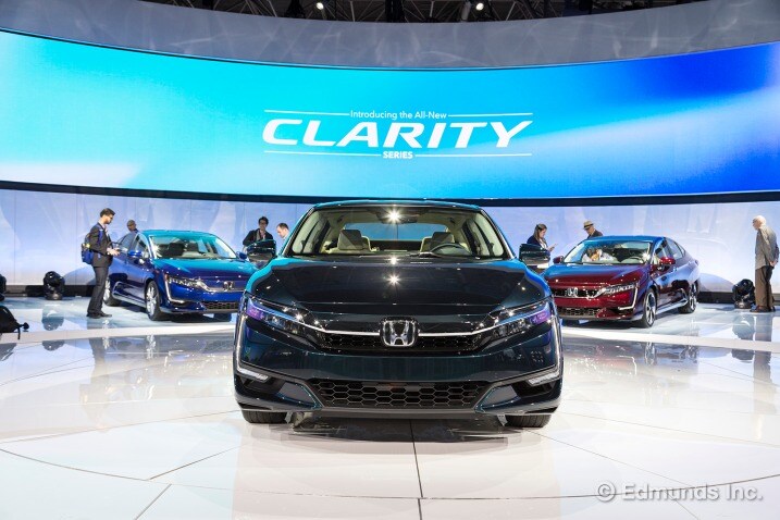 2017 Honda Clarity First Look Edmunds Up To This Point The Honda Clarity Has Only Been Available As A Limited Release Hydrogen Fuel Cell Vehicle But That S About Change