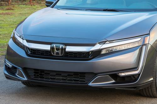 Honda Clarity Touring Plug-In Hybrid Sedan Front Badge