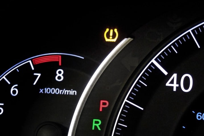 This low-tire-pressure warning light is set to illuminate at 25 percent below the manufacturer's recommended pressure.