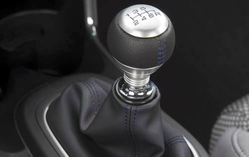 2012 Honda CR-Z Shifter Detail