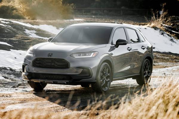 Honda HR-V 2022 года против Mitsubishi Eclipse Cross 2022 года