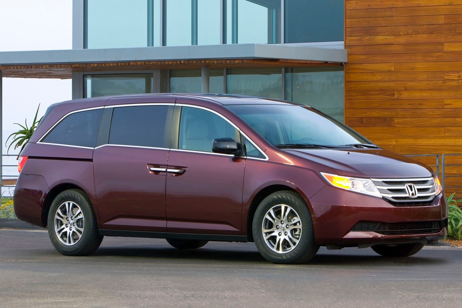 thumbnail image 2 of NAGD Privacy Tinted Rear Left Sliding Door Window Glass For Honda Odyssey 2011-2017 2 of 4