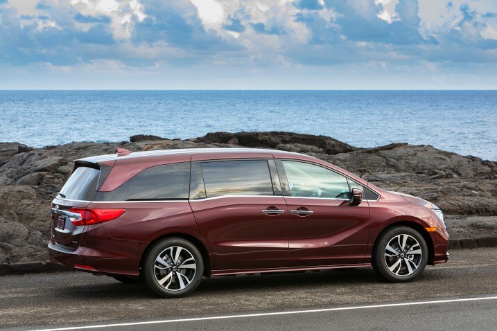 Best Family Cars And Suvs For 2019 Edmunds 2019 Honda Odyssey Rear 3 4