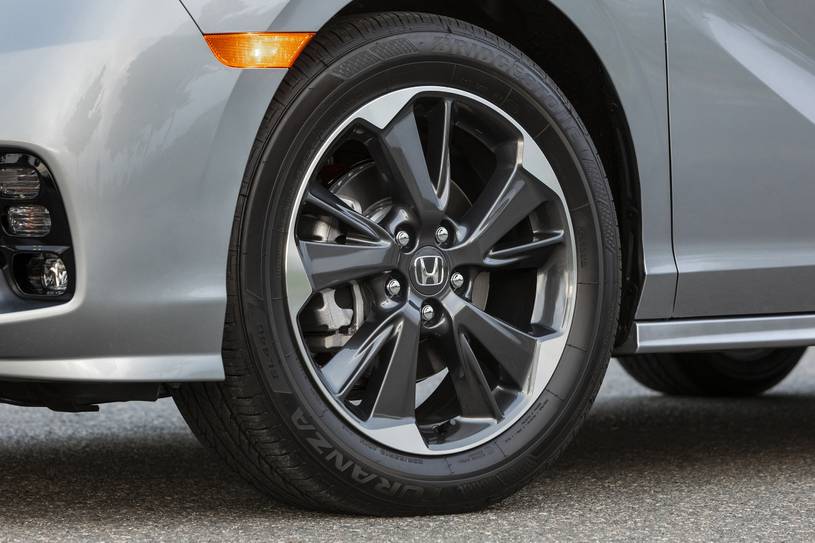 Honda Odyssey Elite Passenger Minivan Wheel