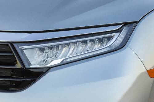 Honda Odyssey Elite Passenger Minivan Headlamp Detail