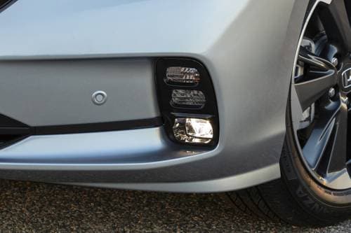 Honda Odyssey Elite Passenger Minivan Fog Light Detail